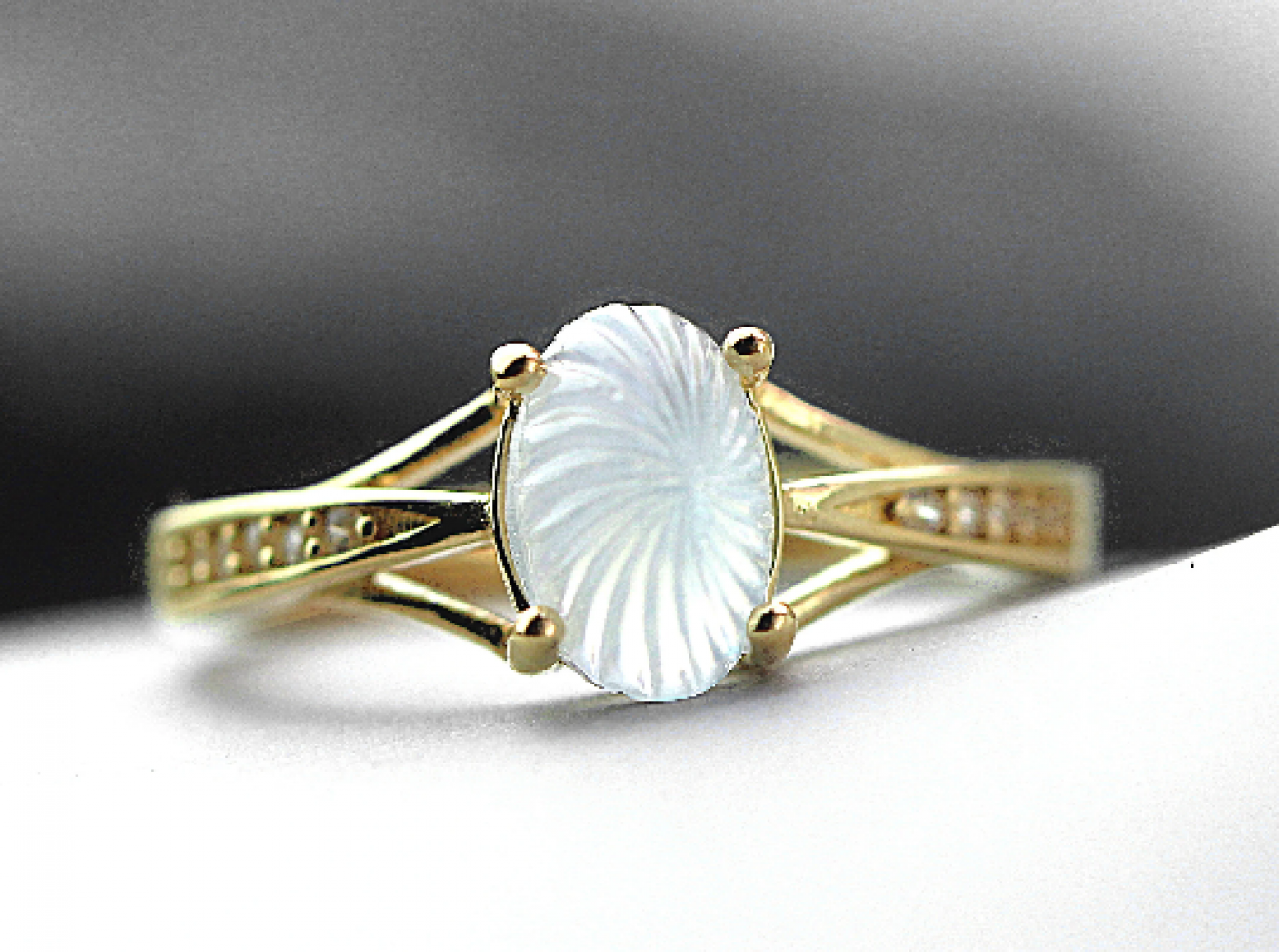 18K Gold Ring with vintage glass moonstone cabochon